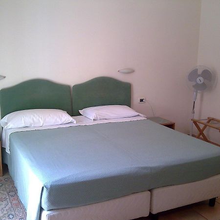 Hotel Pescetto Альбенга Экстерьер фото