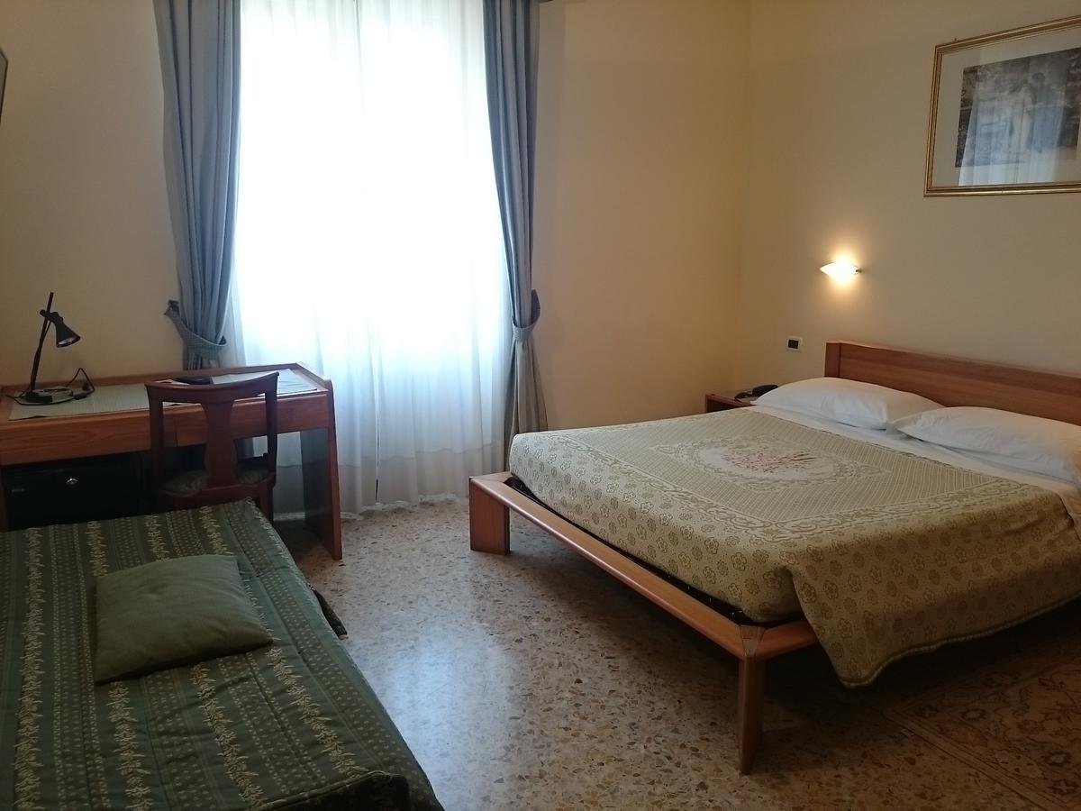 Hotel Pescetto Альбенга Экстерьер фото