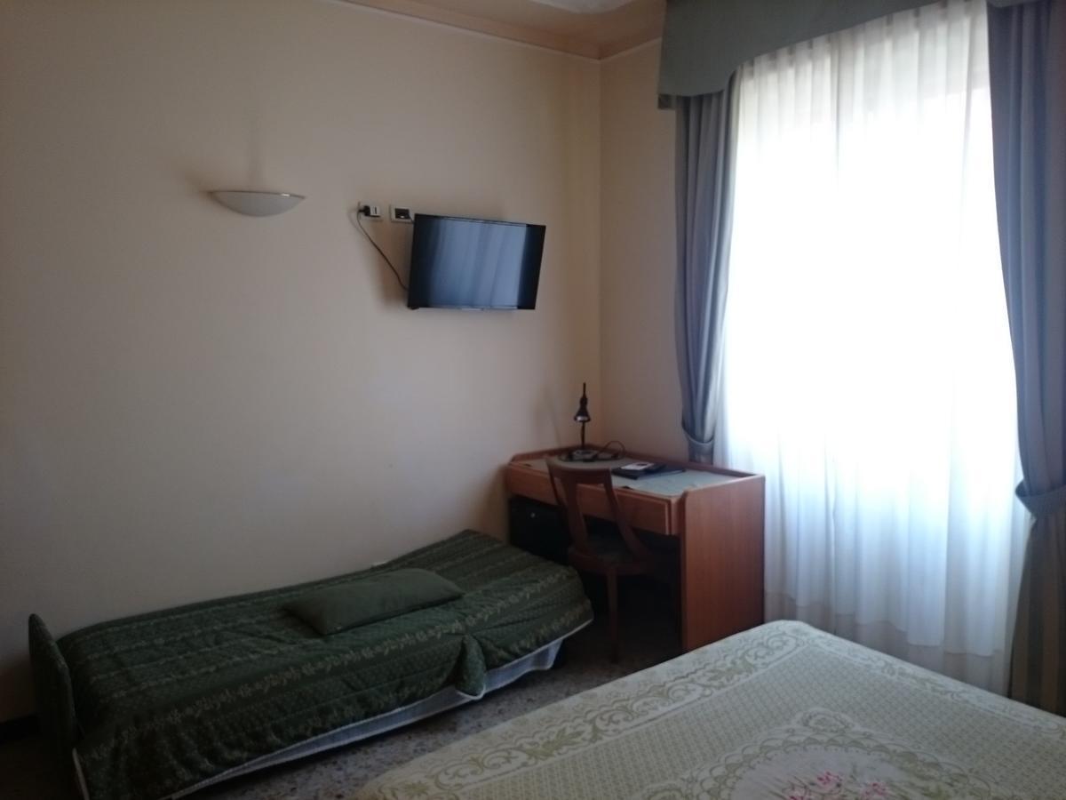 Hotel Pescetto Альбенга Экстерьер фото