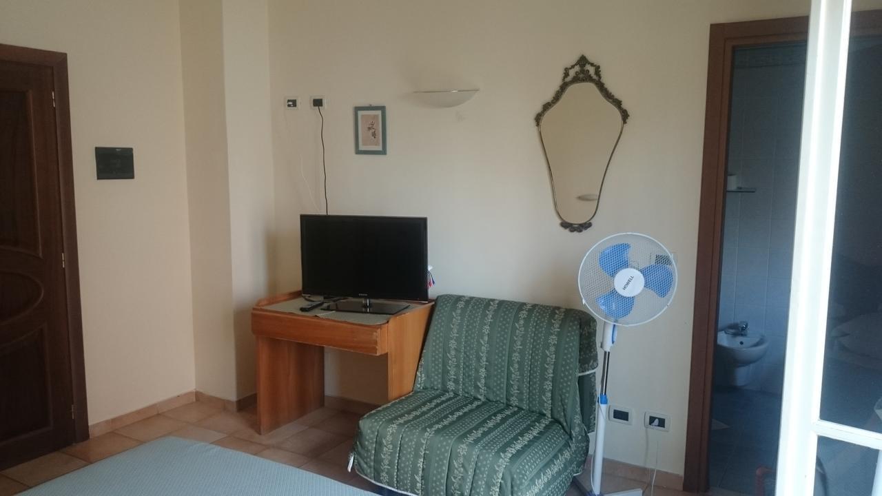 Hotel Pescetto Альбенга Экстерьер фото